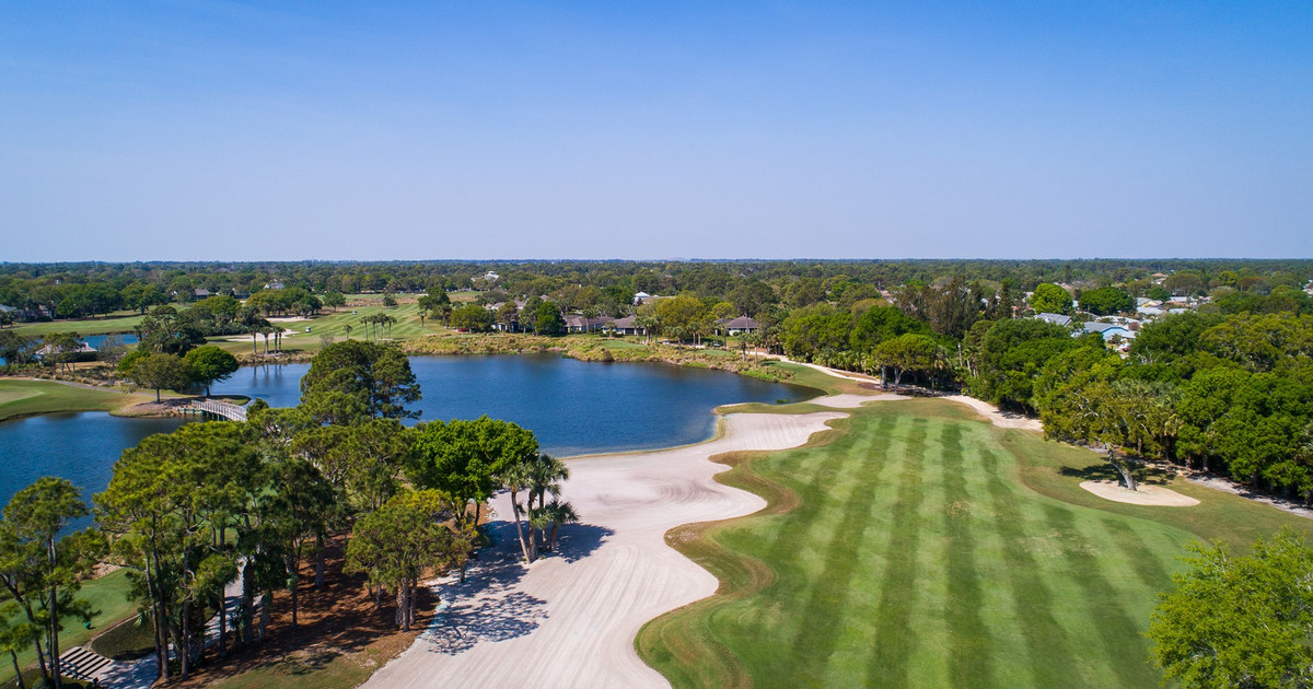 218 Oak Hammock Circle SW