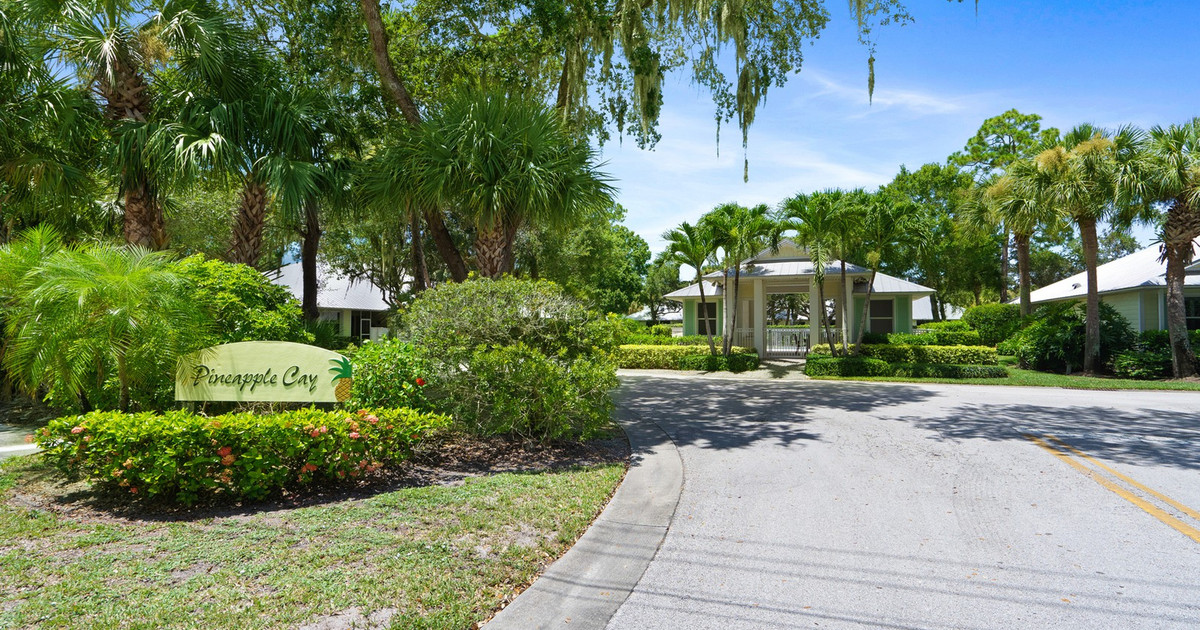 420 Pineapple Square SW