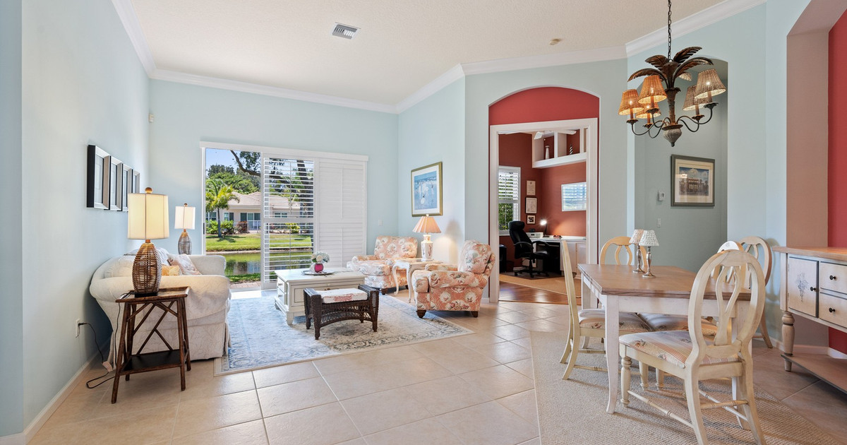 8485 East Maiden Square